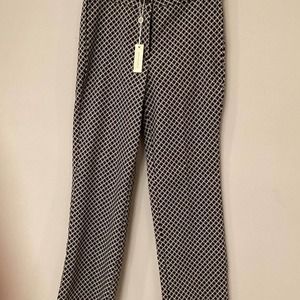 Black & White Max Studio Pants in Size 8 that Seems like a Size 6. NWT.
